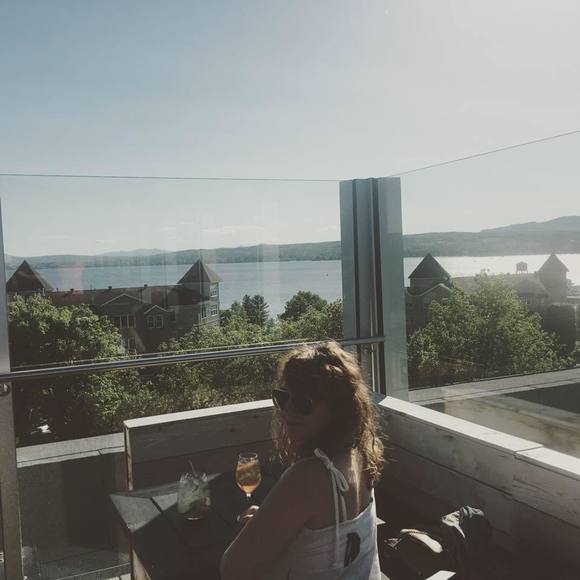 Meet your Posher, Nadine - Picture 1 of 1